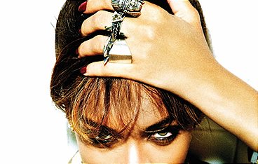 Rihanna: Loud - Live at the O2