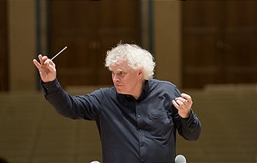 Simon Rattle dirigiert Mahlers Zweite in der Elbphilharmonie
