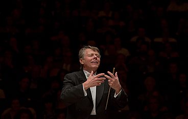 Mariss Jansons dirigiert