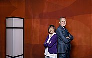 Moderatorin Christine Krueger und Moderator Achim Bogdahn im Tagesgespräch-Studio.
