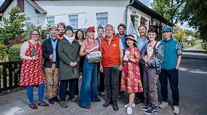 Nina Proll undercover im Kleingartenverein - Bild
