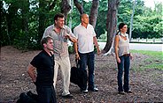 In Panama wollen Sam (Bruce Campbell, 2.v.l.), Jesse (Coby Bell, 3.v.l.) und Fiona (Gabrielle Anwar), den Auftragskiller Tyler Gray (Kenny Johnson) zur Rechenschaft ziehen.
+++ Die Verwendung des sendungsbezogenen Materials ist nur mit dem Hinweis und Verlinkung auf RTL+ gestattet. +++