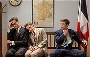 v.l.n.r.: Raúl de la Riva (Asier Etxeandía), Manolito Infantes (Ignacio Montes), Jonás Infantes (Llorenç González)