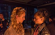 Im Bild: Jana Thomaschütz (Barbara Prantl), Philine Schmölzer (Melanie Steiner).