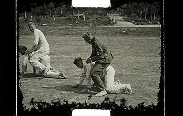 Der Mann mit der kleinen Kamera