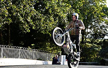 BIKE: Dougie Lampkin - Wheelie Man