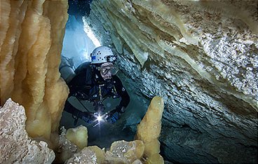Explorers S5 E3: Höhlentauchen in Indonesien