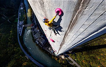 Klettern auf dem höchsten Schornstein Europas